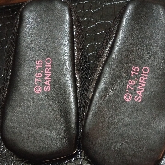 Hello Kitty Black and Pink Slippers with Iconic Design - Picture 3 of 8